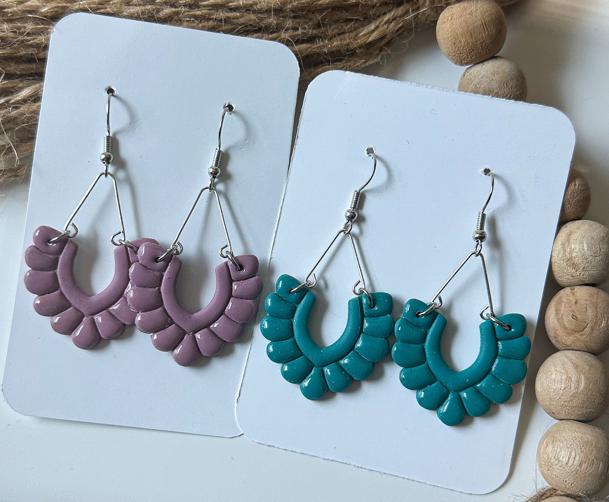 Scallop clay earrings•2 colors