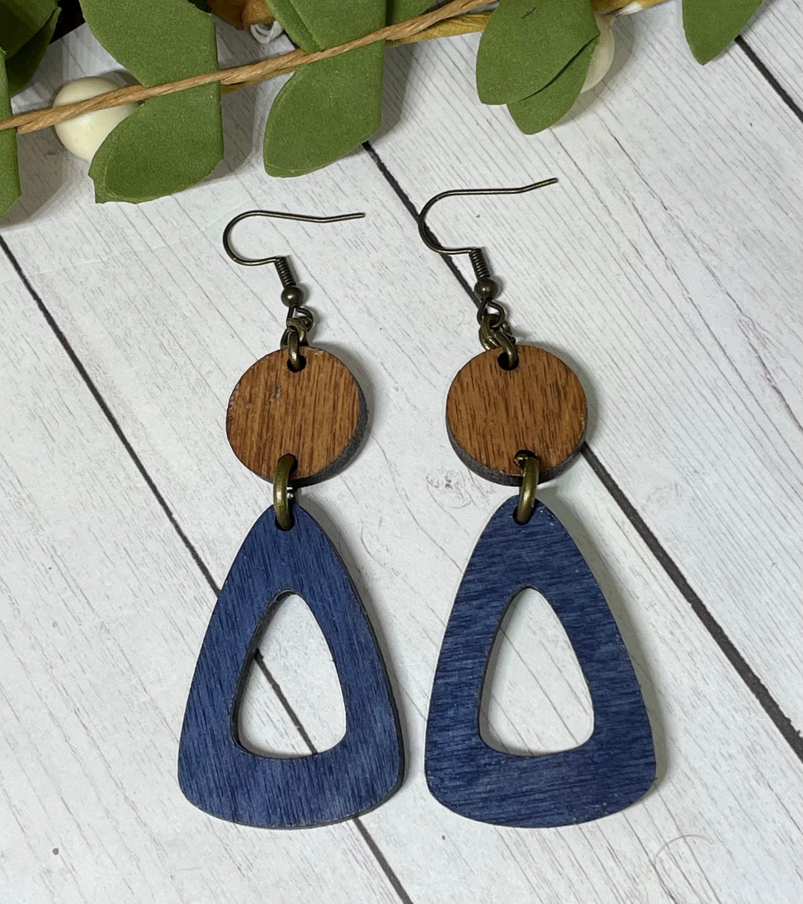 Cutout Wood Earrings * 2 Colors